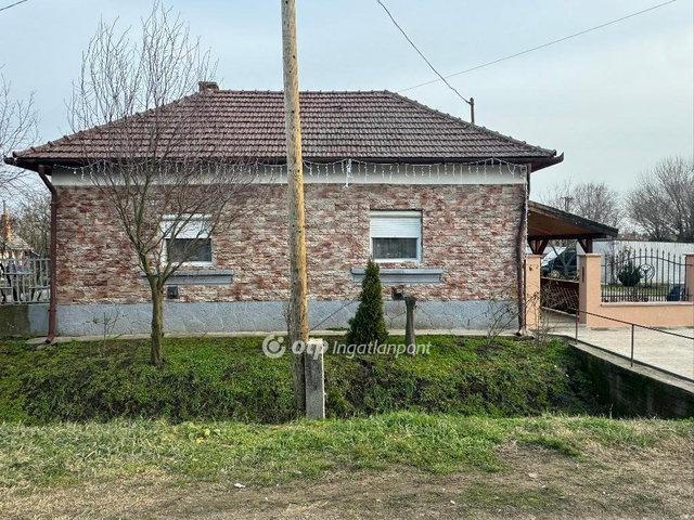 Eladó családi ház, Egyeken 28 M Ft, 4 szobás