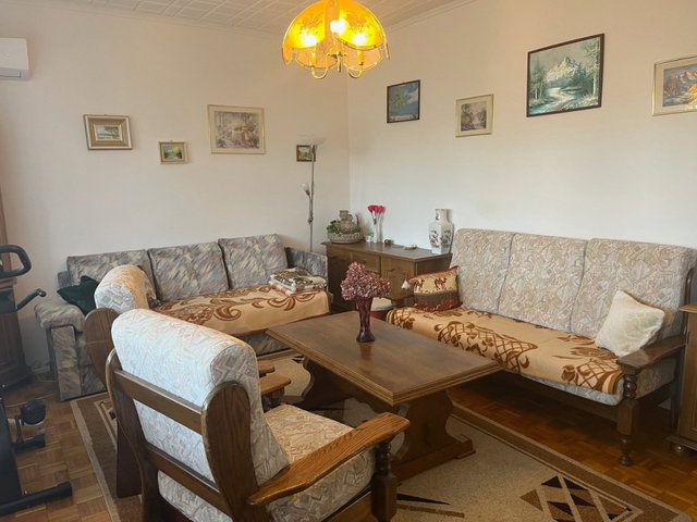 Eladó téglalakás, Veszprémben 70.9 M Ft, 4 szobás