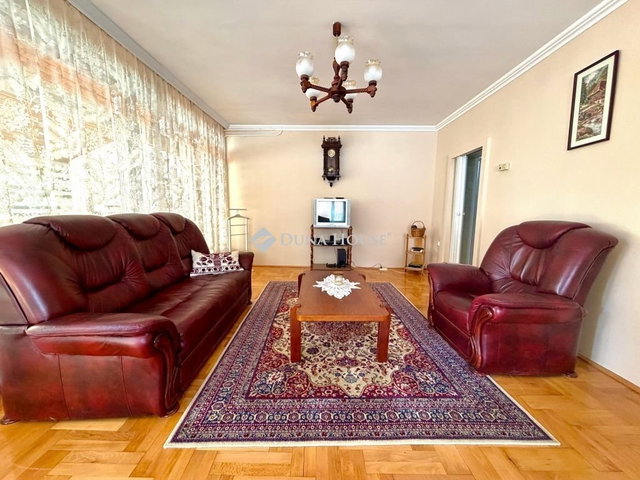 Eladó családi ház, Magyaralmáson 69.99 M Ft, 4 szobás