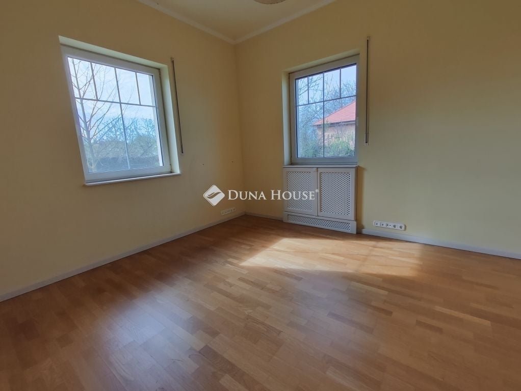 7 bed · 271m² · 189.900.000 ft