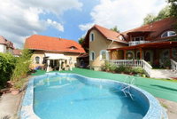 Eladó családi ház, Debrecenben 550 M Ft, 9 szobás