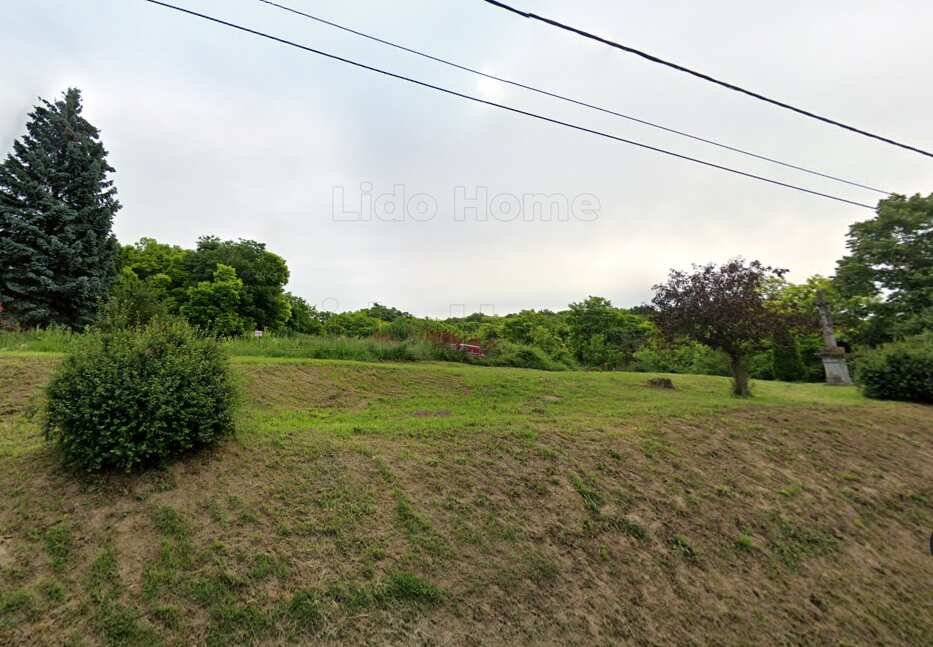 2035 m² · 4.000.000 Ft