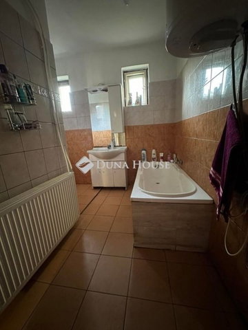 Eladó családi ház, Sárbogárdon 44 M Ft, 4 szobás