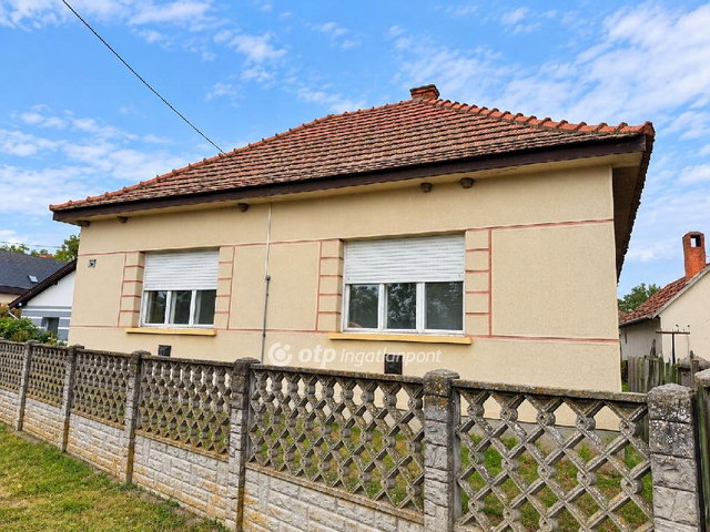 Eladó családi ház, Makádon 39 M Ft, 3 szobás