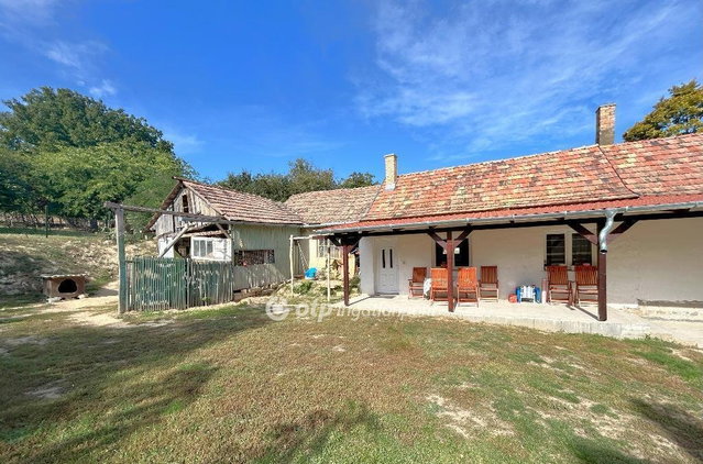 Eladó családi ház, Zalán 42 M Ft, 2 szobás