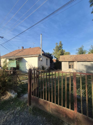 Eladó családi ház, Kazáron 8.9 M Ft, 2 szobás