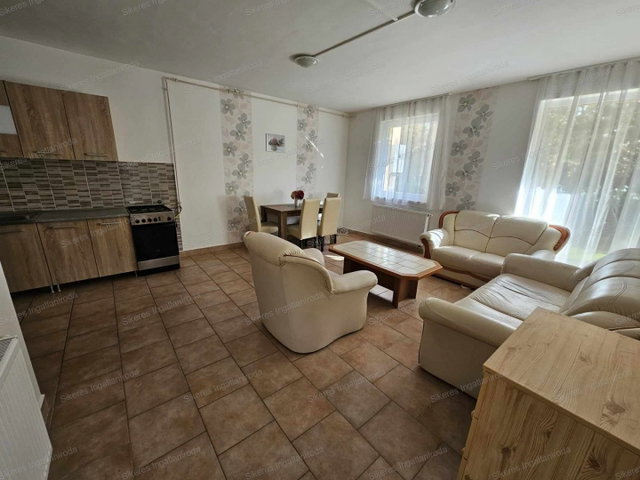 Kiadó téglalakás, albérlet, Tatán 650 E Ft / hó, 12+2 szobás
