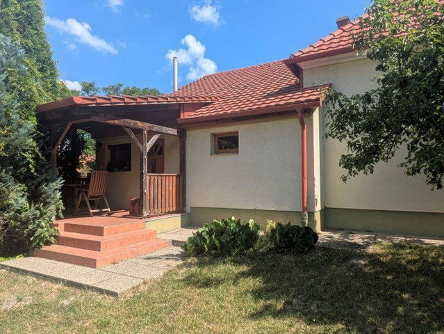 Eladó családi ház, Rajkán 149 M Ft, 3+5 szobás