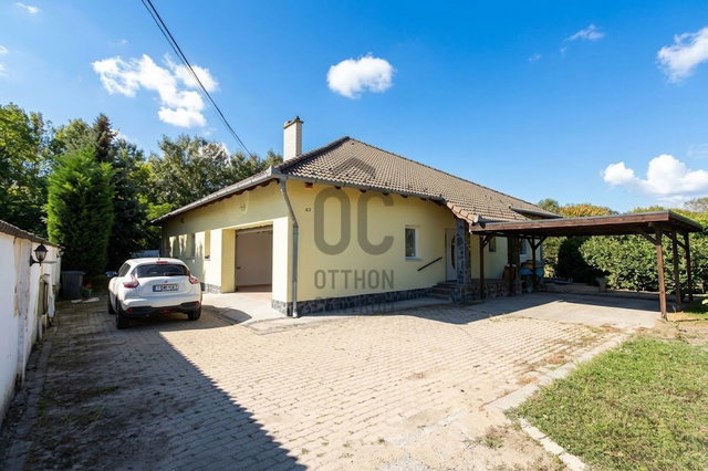 Eladó családi ház, Nagytarcsán 220 M Ft, 5 szobás