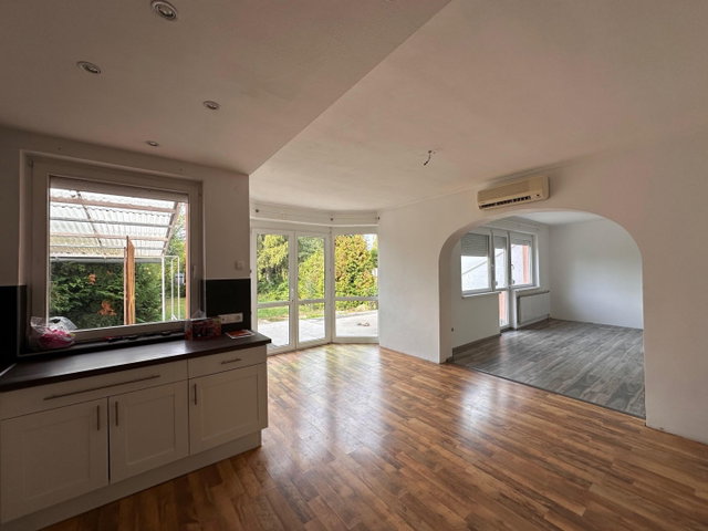 Eladó családi ház, Veszprémben 149.9 M Ft, 6+1 szobás