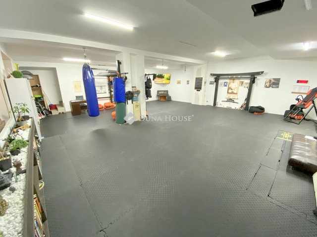 Eladó üzlethelyiség, Nyíregyházán 56 M Ft