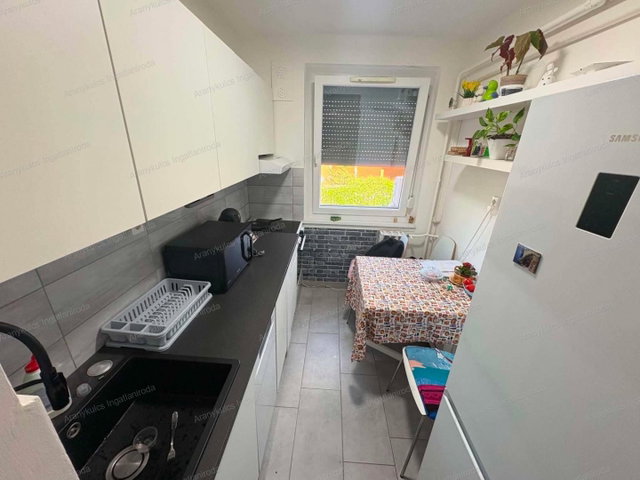 Eladó panellakás, Gyulán 29.99 M Ft, 1+1 szobás