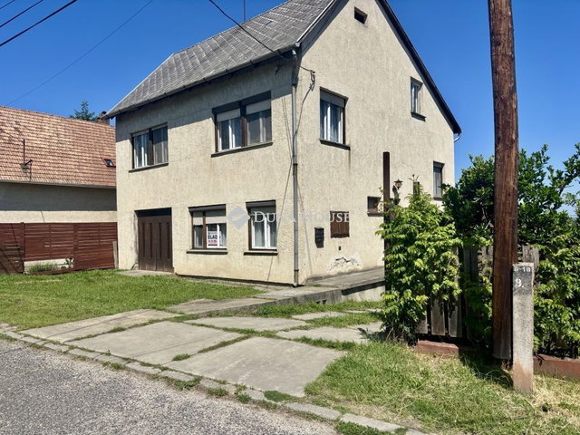 Eladó családi ház, Neszmélyen 57 M Ft, 3 szobás
