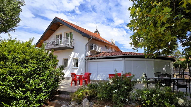Eladó hotel, Gyenesdiáson 135 M Ft, 12 szobás