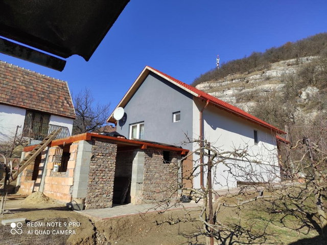 Eladó családi ház, Tatabányán 43.5 M Ft, 2 szobás