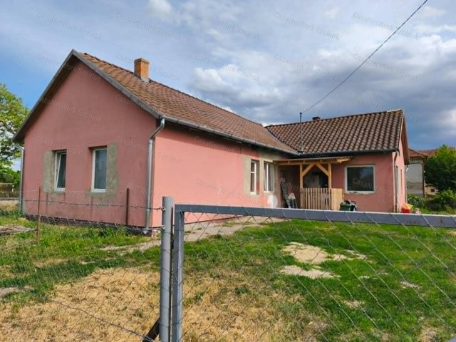 Eladó családi ház, Abonyban 25 M Ft, 4 szobás