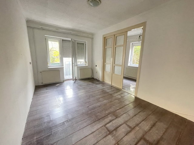 Eladó téglalakás, Nyergesújfaluban, Hullám utcában 25 M Ft