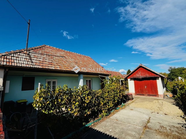 Eladó családi ház, Tápiószecsőn 25.9 M Ft, 2 szobás