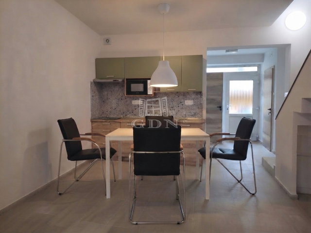 Kiadó téglalakás, albérlet, Szegeden 250 E Ft / hó, 1+1 szobás