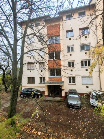 Eladó téglalakás, Szekszárdon 43.5 M Ft, 1+3 szobás