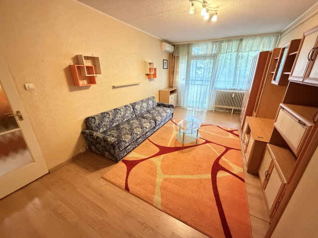Eladó panellakás, Kaposváron, Honvéd utcában 31.8 M Ft