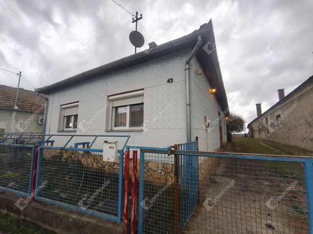 Eladó családi ház, Bolháson 23.9 M Ft, 3 szobás