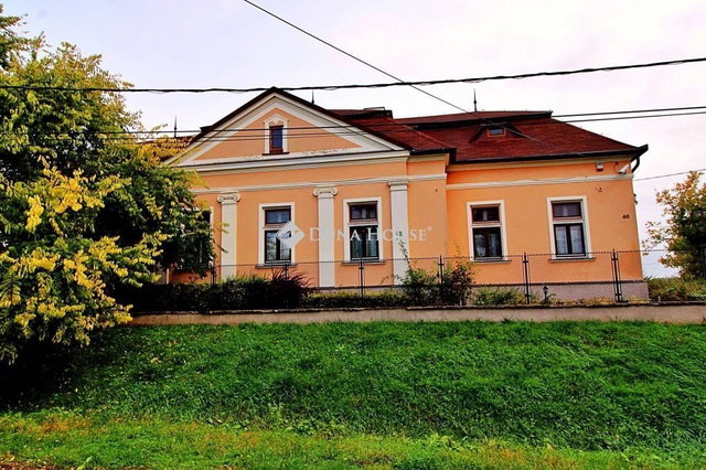Eladó családi ház, Csépen 122 M Ft, 8 szobás