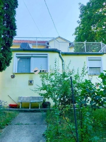 Eladó családi ház, Pécelen 65 M Ft, 4 szobás