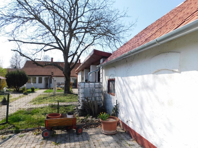 Eladó családi ház, Tikoson 32.78 M Ft, 4 szobás