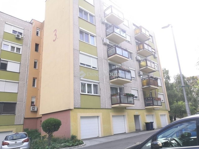 Eladó panellakás, Budapesten, XVI. kerületben 68.2 M Ft, 3 szobás