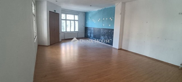 Eladó ipari ingatlan, Budaörsön 700 M Ft, 1 szobás