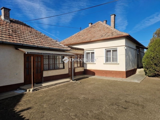 Eladó családi ház, Baján 54.99 M Ft, 4 szobás