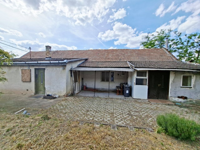 Eladó családi ház, Veresegyházon 60 M Ft, 3 szobás