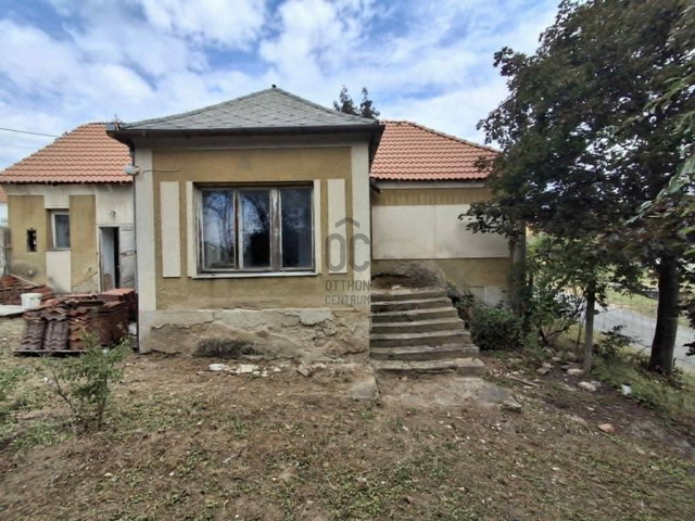 Eladó családi ház, Bakonyán 19.9 M Ft, 1 szobás