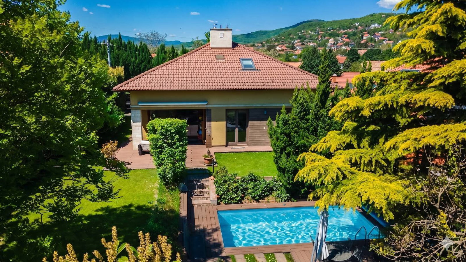 5 bed · 330m² · 350.000.000 ft