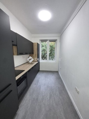 Eladó téglalakás, Pécsett 39 M Ft, 2 szobás