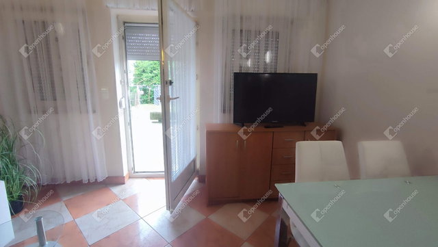 Eladó családi ház, Zalakaroson 95 M Ft, 11 szobás
