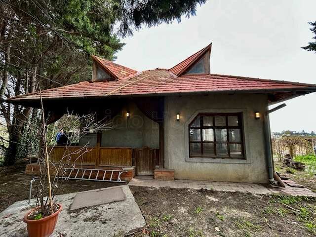 Eladó üzlethelyiség, Töltéstaván 35 M Ft, 3 szobás