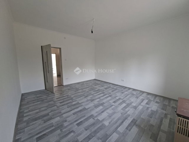 Eladó családi ház, Zsámbokon 50 M Ft, 3 szobás