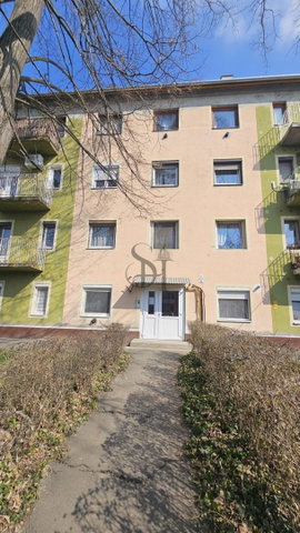 Eladó téglalakás, Komlón 34.4 M Ft, 2 szobás