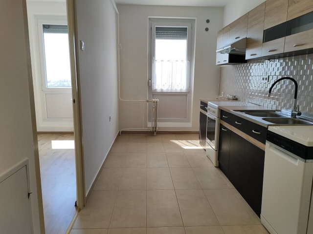 Eladó panellakás, Szekszárdon, Alisca utcában 30.5 M Ft