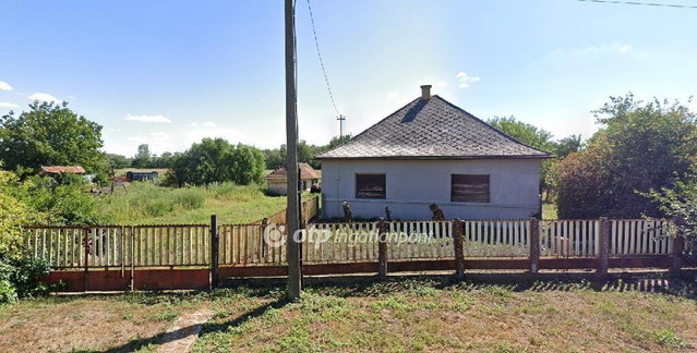 Eladó családi ház, Tiszakanyáron 8 M Ft, 2 szobás