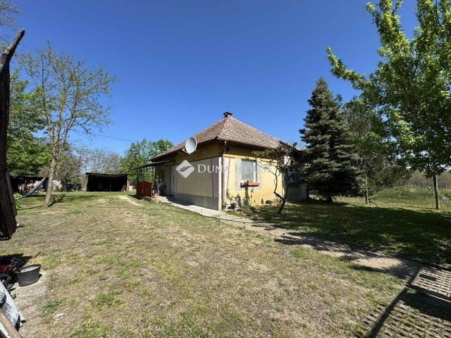 Eladó családi ház, Helvécián 35.9 M Ft, 3 szobás