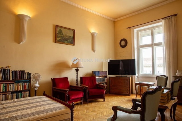 Eladó téglalakás, Budapesten, V. kerületben 98 M Ft, 1 szobás
