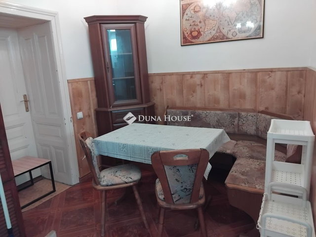Kiadó téglalakás, albérlet, Pécsett, Janus Pannonius utcában