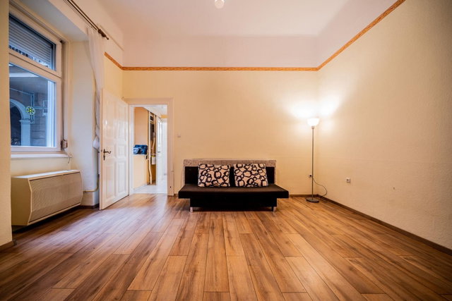 Eladó téglalakás, Budapesten, VI. kerületben 59.8 M Ft, 1 szobás