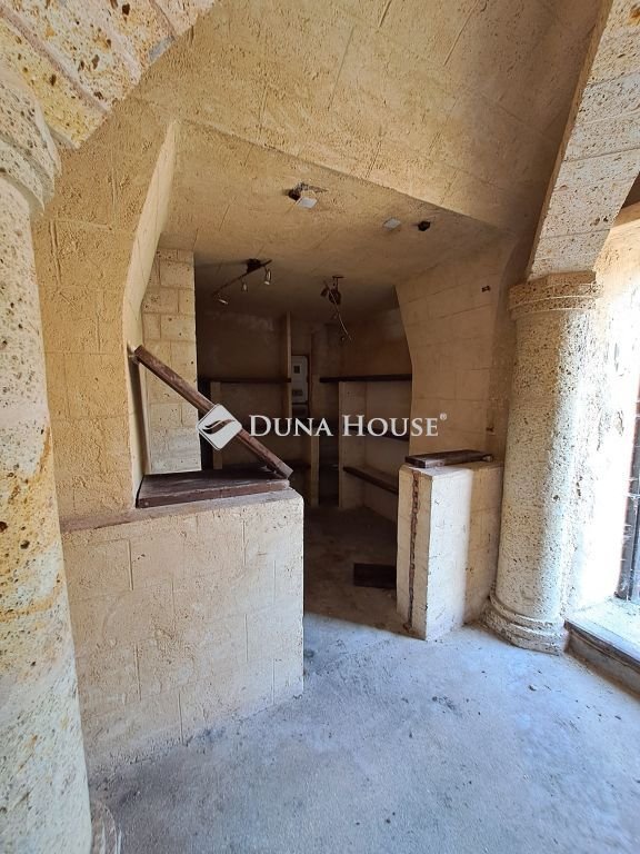 613m² · 32.900.000 ft