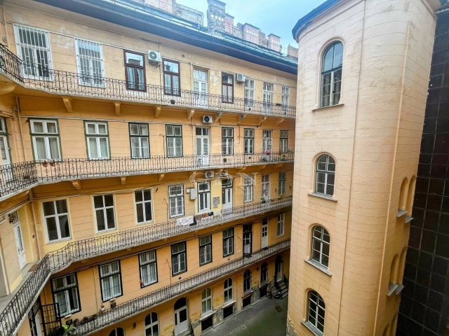 Eladó téglalakás, Budapesten, VIII. kerületben 120 M Ft