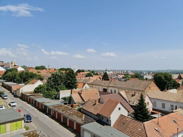 Eladó panellakás, Pécsett 52.9 M Ft, 2 szobás