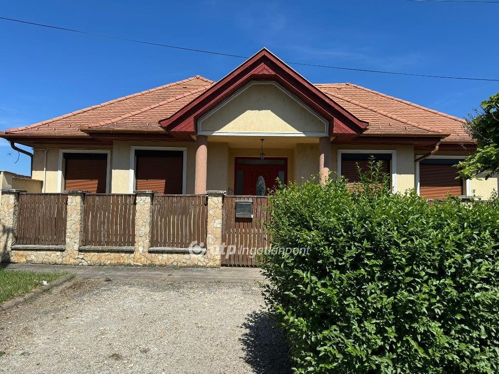 5 bed · 304m² · 115.000.000 ft